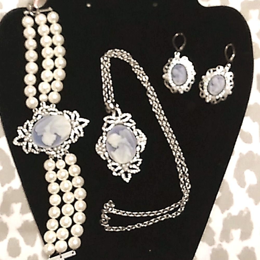 Guardian Angel necklace bracelet n earrings set.